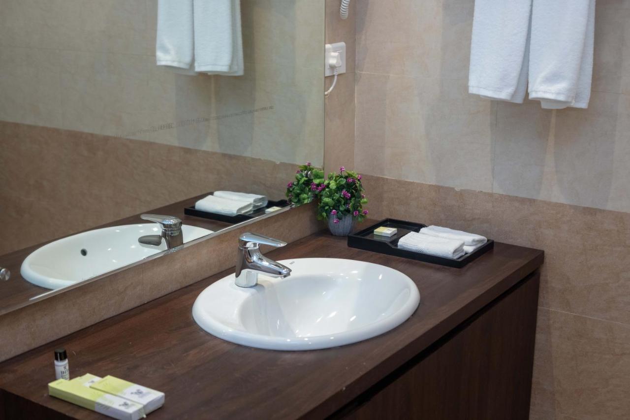 Hotel Palm International ブトワル エクステリア 写真